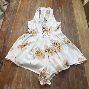 Henrigirl White Floral Romper Small Halter Lace-Up Textured Mini Shorts